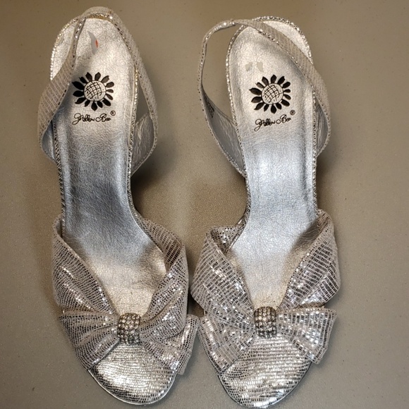 Yellow Box Shoes - Silver Yellow Box Open Toe Heels Sandals size 9